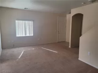 Photo #5: 2465537 Listing 