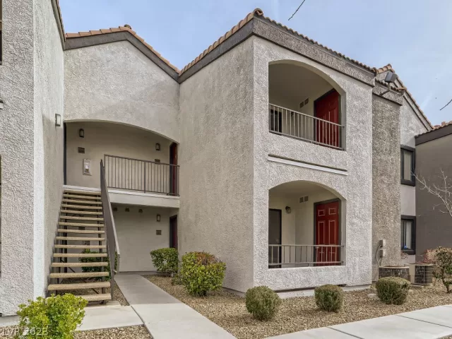 MLS: 2465550 Condo For Sale