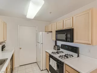 Photo #2: 2465550 Listing 