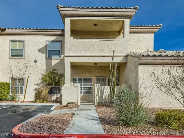 MLS: 2465583 Condo For Sale