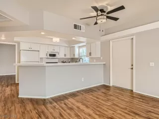 Photo #4: 2465583 Listing