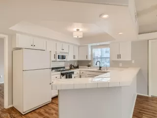 Photo #5: 2465583 Listing