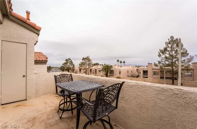 MLS: 2465592 Condo For Sale