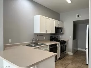 Photo #2: 2465598 Listing 