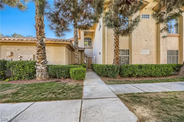 MLS: 2465632 Condo For Sale