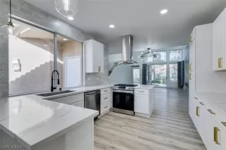 Photo #2: 2465656 Listing 