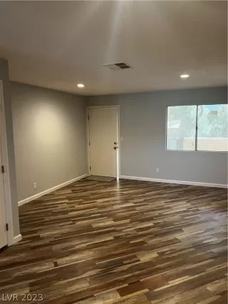 Photo #3: 2465670 Listing