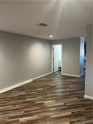 Photo #4: 2465670 Listing