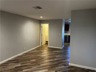 Photo #5: 2465670 Listing