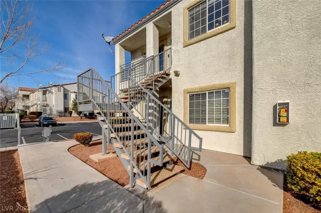 MLS: 2465681 Condo For Sale