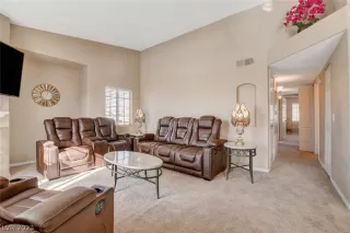 Photo #4: 2465681 Listing