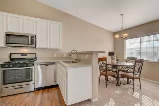 Photo #6: 2465681 Listing