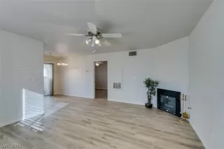 Photo #4: 2465756 Listing