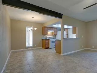 Photo #3: 2465783 Listing 