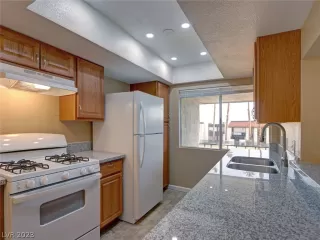 Photo #6: 2465783 Listing 