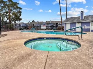 Photo #4: 2465804 Listing