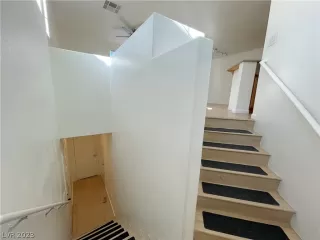 Photo #5: 2465818 Listing 