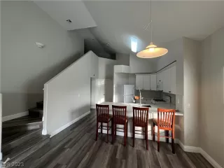 Photo #2: 2465827 Listing 