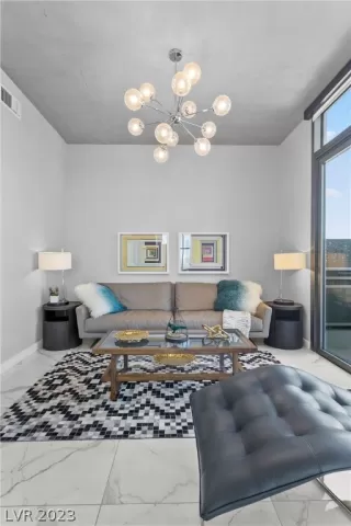 Photo #6: 2465832 Listing