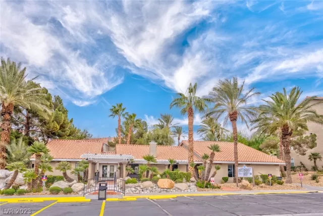 MLS: 2465847 Condo For Sale