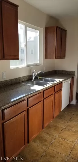 Photo #5: 2465854 Listing