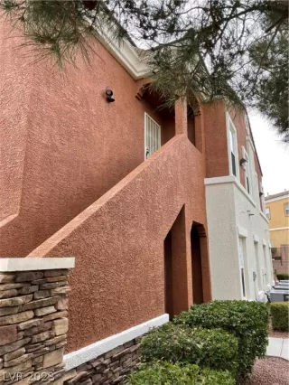 Photo #2: 2465858 Listing