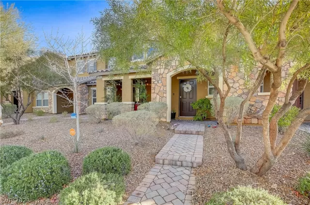 MLS: 2465859 Condo For Sale