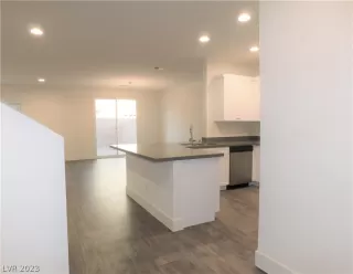 Photo #6: 2465876 Listing