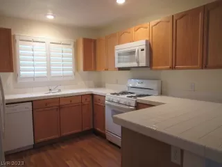 Photo #1: 2465881 Listing 