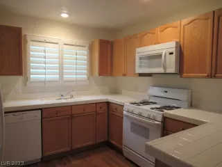 Photo #3: 2465881 Listing 