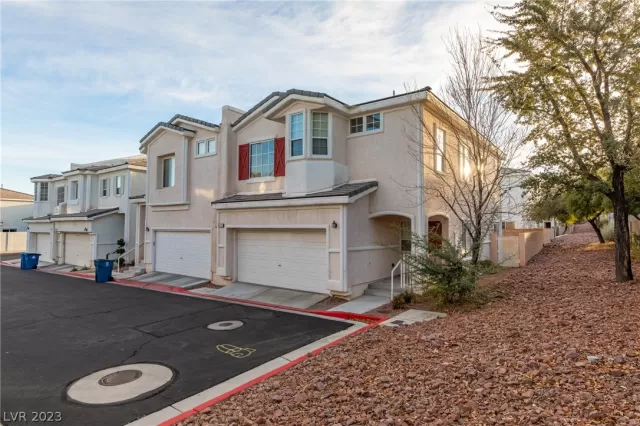 MLS: 2465901 Condo For Sale