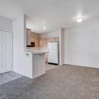 Photo #3: 2465925 Listing