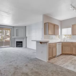 Photo #4: 2465925 Listing