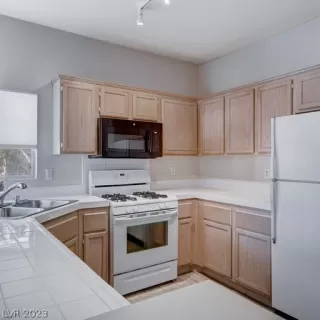 Photo #6: 2465925 Listing