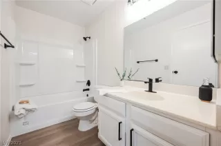 Photo #4: 2465931 Listing