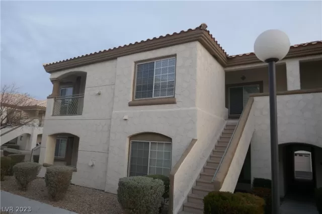 MLS: 2465932 Condo For Sale