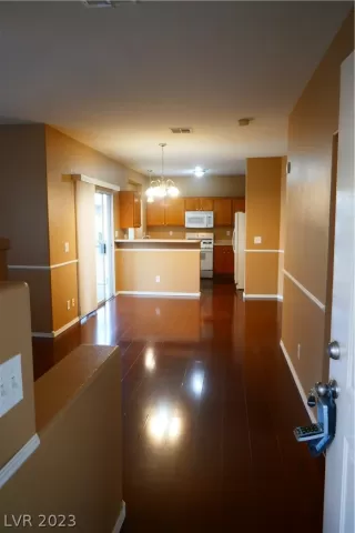 Photo #2: 2465932 Listing 