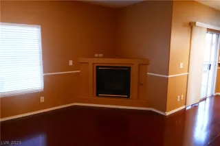 Photo #5: 2465932 Listing 