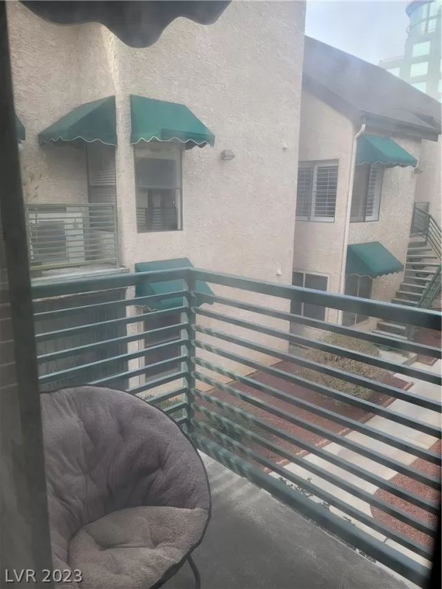 MLS: 2465953 Condo For Sale