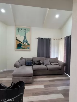 Photo #4: 2465953 Listing 