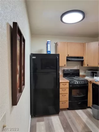 Photo #6: 2465953 Listing 