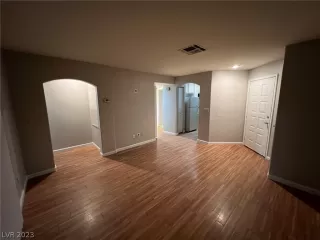 Photo #1: 2466032 Listing 