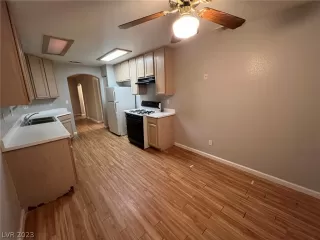 Photo #3: 2466032 Listing 