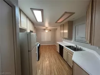 Photo #4: 2466032 Listing 