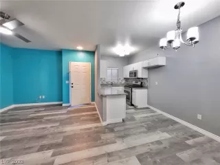 Photo #2: 2466033 Listing