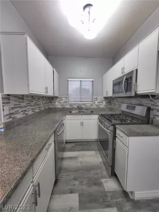 Photo #3: 2466033 Listing