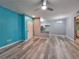 Photo #5: 2466033 Listing