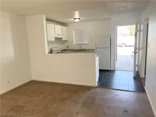 Photo #6: 2466048 Listing 