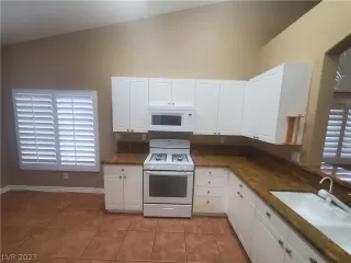 Photo #3: 2466065 Listing 
