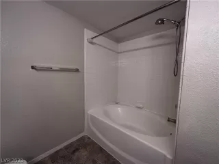 Photo #5: 2466066 Listing 